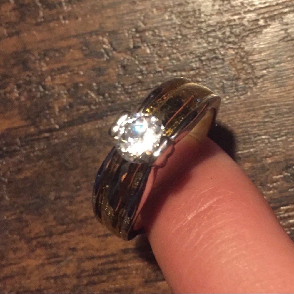 Cubic zirconium with gold and silver setting